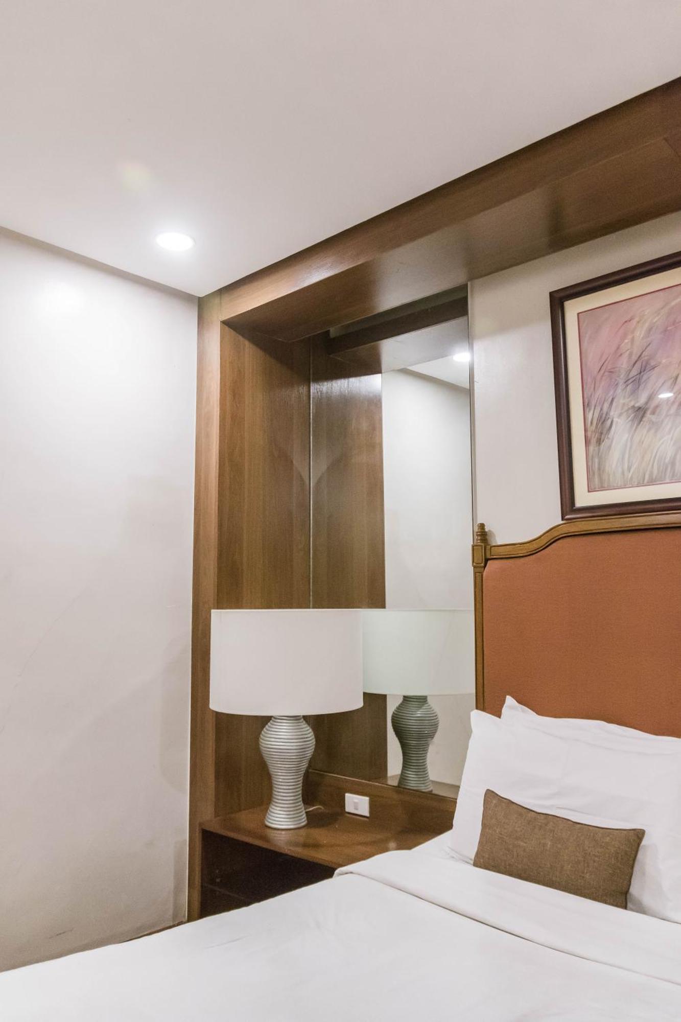 ลา เฟียสต้า โฮเต็ล Hotel อีโลอีโลซิตี้ ภายนอก รูปภาพ