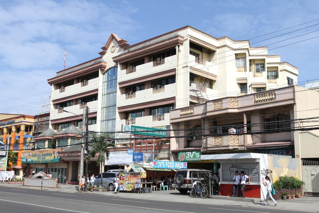 ลา เฟียสต้า โฮเต็ล Hotel อีโลอีโลซิตี้ ภายนอก รูปภาพ