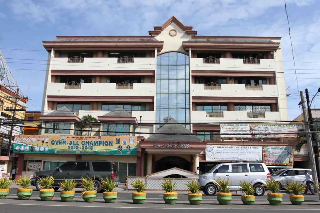 ลา เฟียสต้า โฮเต็ล Hotel อีโลอีโลซิตี้ ภายนอก รูปภาพ