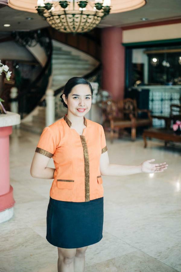 ลา เฟียสต้า โฮเต็ล Hotel อีโลอีโลซิตี้ ภายนอก รูปภาพ